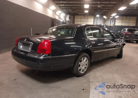 2010 Lincoln Town Car Executive L from USA, damaged, VIN 2LNBL8EV7AX610379